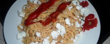 omelete me makaronia